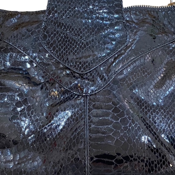 botkier NWOT black snake scales chain strap under the shoulder bag - Picture 2 of 11